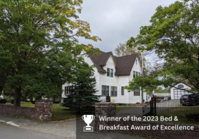Hill Road Manor Bed & Breakfast